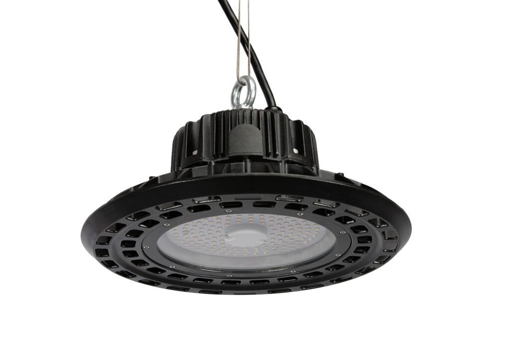 90 Watt cool white LED high bay lamp flat bay model (IP65) with 72x72° integrated reflector